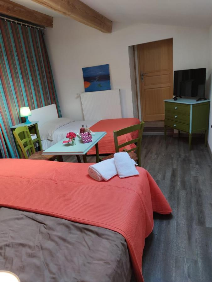Chambre D'Hotes "Le Village" Villenouvelle Exterior photo