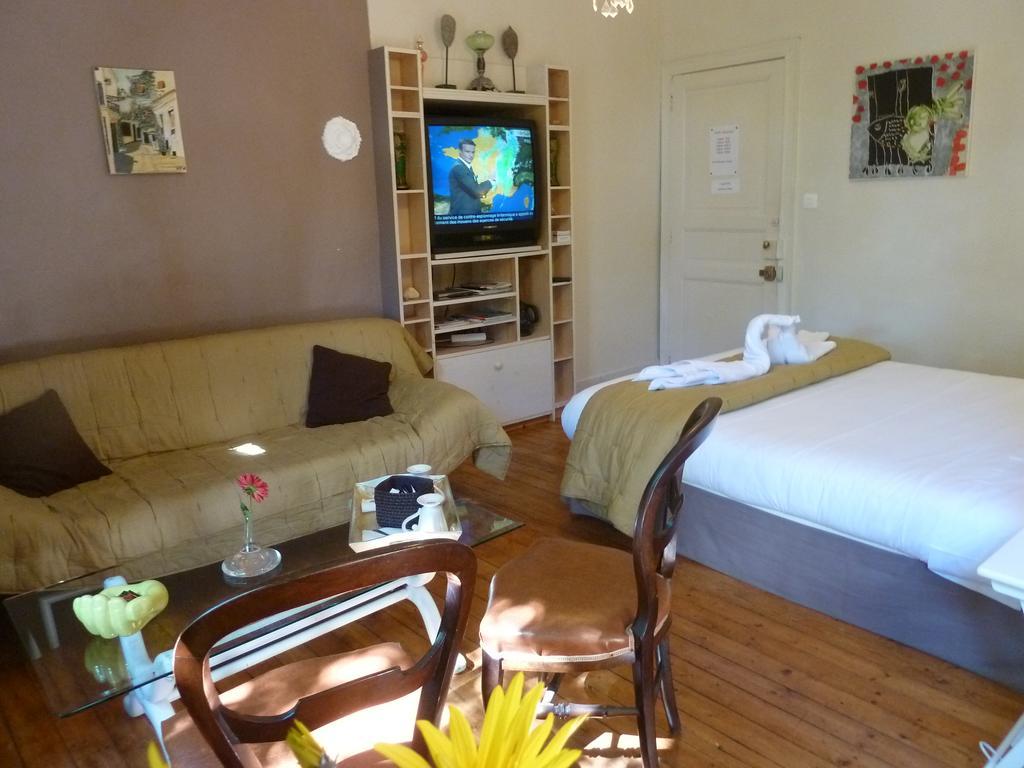 Chambre D'Hotes "Le Village" Villenouvelle Room photo