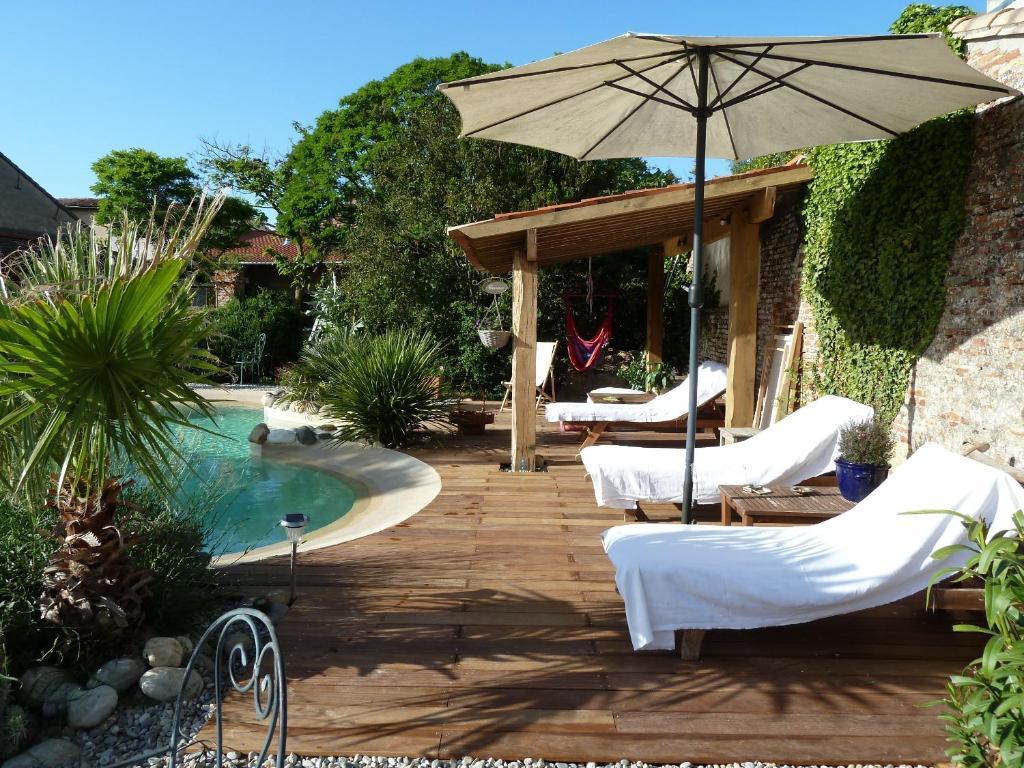 Chambre D'Hotes "Le Village" Villenouvelle Exterior photo
